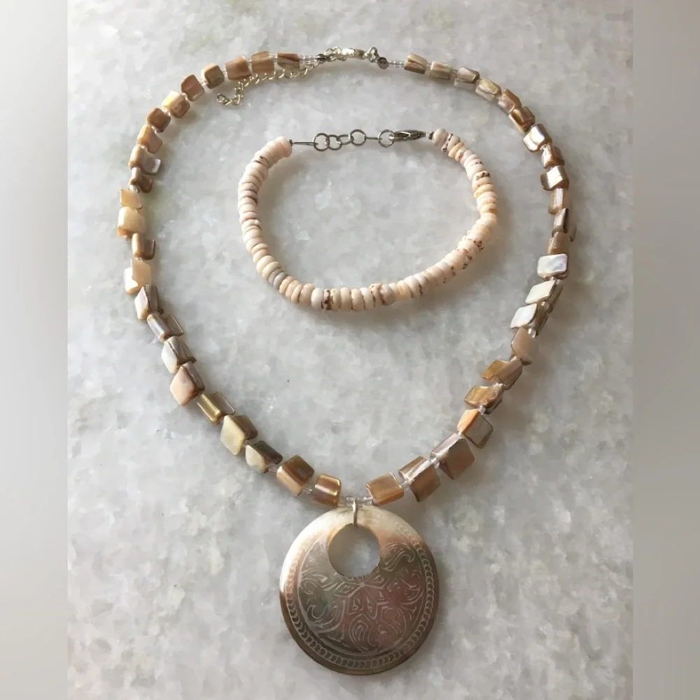 Elegant Beige Etched shell and beaded necklace and Shell anklet/bracelet 🐚🪸🌞🌼 - Picture 9 of 15